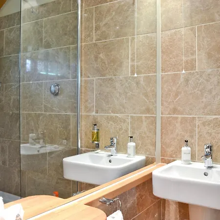 Ash Garth 度假居 *